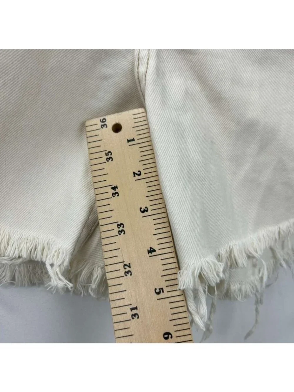 We The Free Shorts Women's Size 26 Cream Jean Denim Distressed Raw Hem Pockets